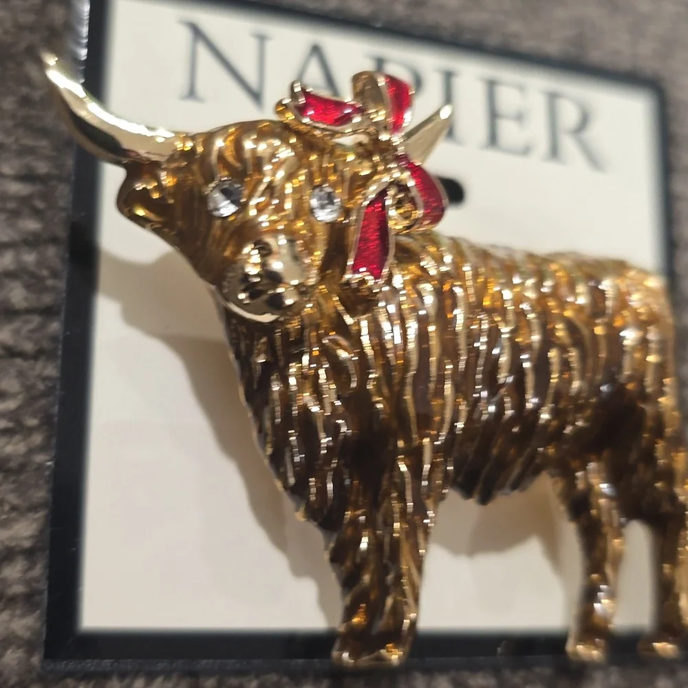 NAPIER WOMEN'S FASHION JEWELRY PIN BEAUTIFUL COW WITH GOLDTONE & RED RIBBON